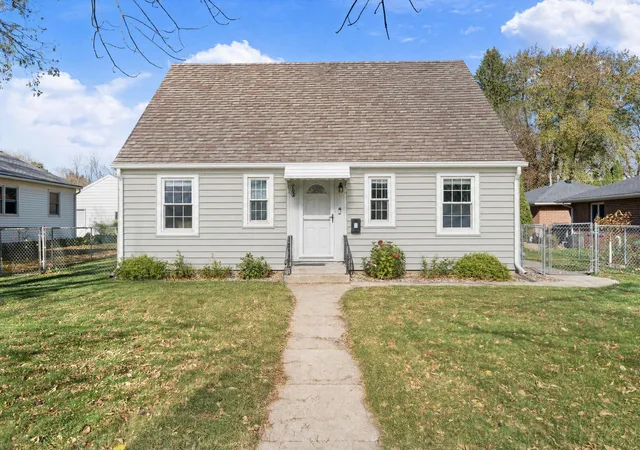 Single family home for sale at 702 7th Avenue SW, Austin, MN 55912 | MLS# 7165259