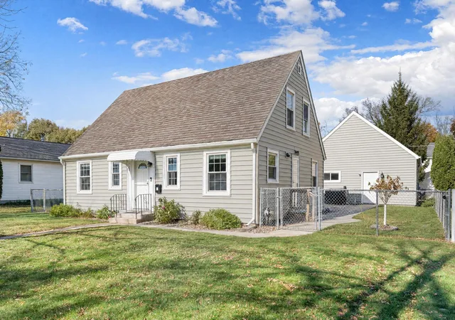 Photo 1 of Single family home for sale at 702 7th Avenue SW, Austin, MN 55912 | MLS# 7165259 | Listing updated on 2026-10-30