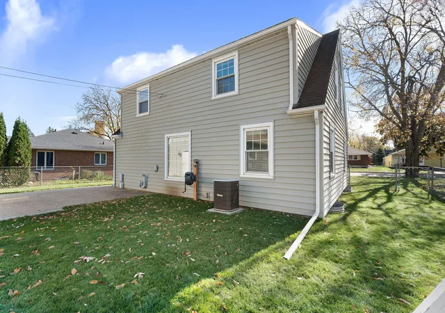 Photo 4 of Single family home for sale at 702 7th Avenue SW, Austin, MN 55912 | MLS# 7165259 | Listing updated on 2026-10-30