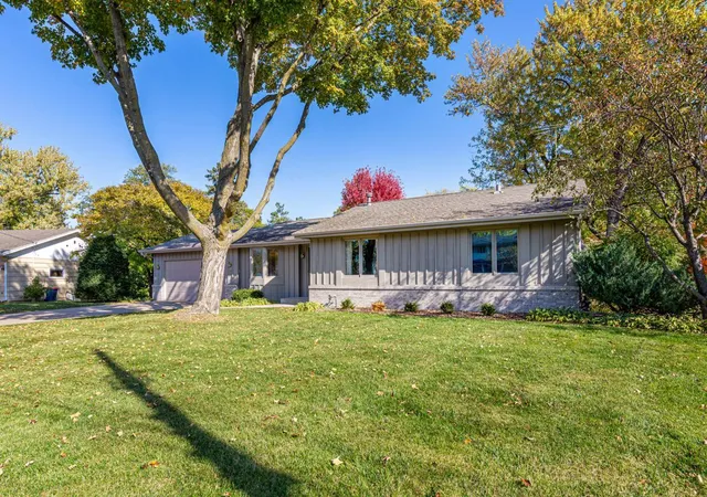 Photo 2 of Single family home for sale at 9621 Upton Rd, Minneapolis, MN 55431 | MLS# 7165287 | Listing updated on 2026-10-29