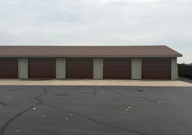 Photo 2 of Condo for sale at 808 Lake Chapeau Dr #102, Albert Lea, MN 56007 | MLS# 7165297 | Listing updated on 2026-10-28