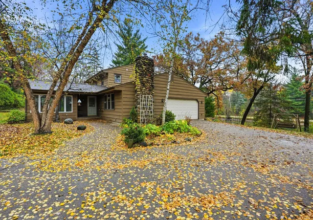 Photo 1 of Single family home for sale at 18355 Ixonia Ave, Lakeville, MN 55044 | MLS# 7165312 | Listing updated on 2026-10-30