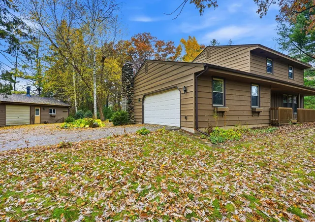 Photo 4 of Single family home for sale at 18355 Ixonia Ave, Lakeville, MN 55044 | MLS# 7165312 | Listing updated on 2026-10-30