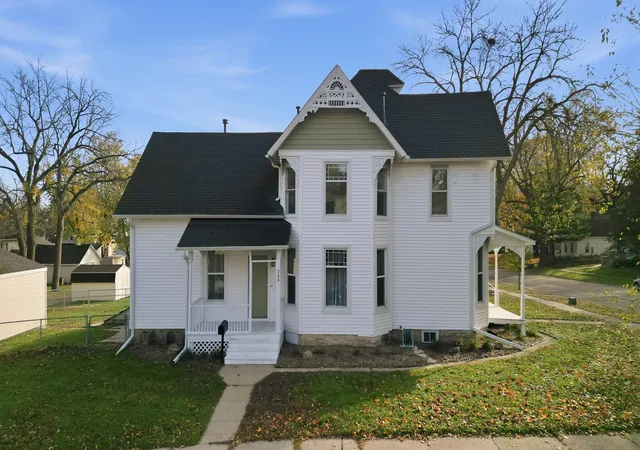 Photo 2 of Single family home for sale at 601 2nd Avenue NE, Waseca, MN 56093 | MLS# 7165347 | Listing updated on 2026-10-31