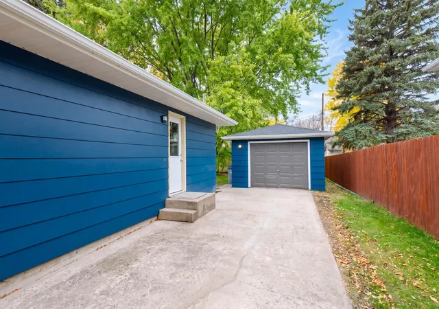 Photo 3 of Single family home for sale at 2007 18th Street S, Moorhead, MN 56560 | MLS# 7165355 | Listing updated on 2026-10-28