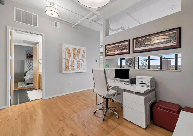 Photo 3 of Condo for sale at 290 Market St #502, Minneapolis, MN 55405 | MLS# 7165358 | Listing updated on 2026-10-28
