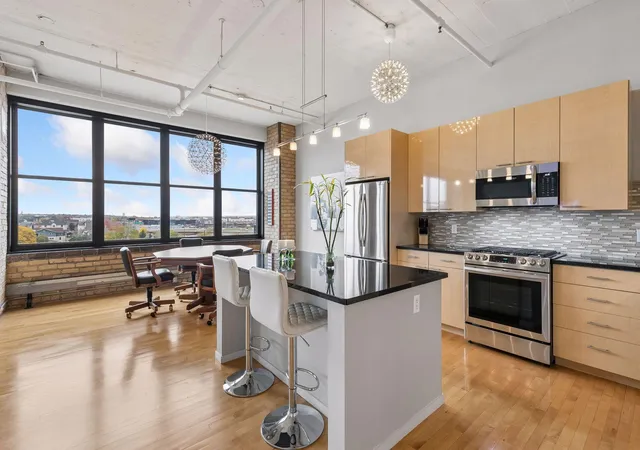 Photo 4 of Condo for sale at 290 Market St #502, Minneapolis, MN 55405 | MLS# 7165358 | Listing updated on 2026-10-28