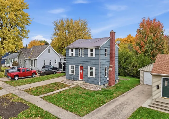 Photo 2 of Single family home for sale at 236 Lakehill Dr, Worthington, MN 56187 | MLS# 7165393 | Listing updated on 2026-10-29