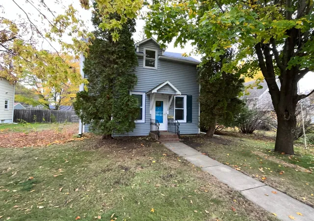 Photo 1 of Single family home for sale at 915 Cedar St, Alexandria, MN 56308 | MLS# 7165459 | Listing updated on 2026-10-28