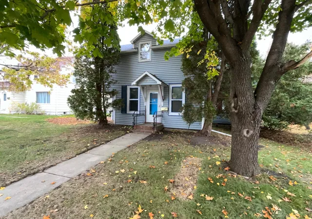 Photo 2 of Single family home for sale at 915 Cedar St, Alexandria, MN 56308 | MLS# 7165459 | Listing updated on 2026-10-28
