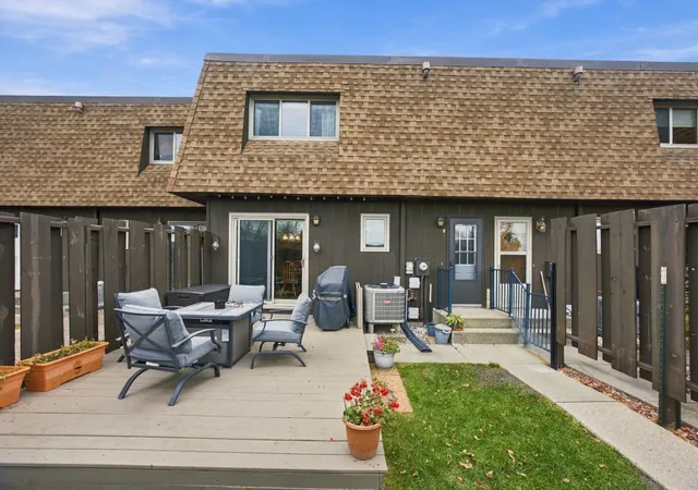 Photo 3 of Single family home for sale at 1402 E Gateway Cir S #E, Fargo, ND 58103 | MLS# 7165482 | Listing updated on 2026-10-28