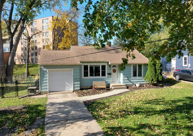 Single family home for sale at 905 9th Avenue NW, Rochester, MN 55901 | MLS# 7165483