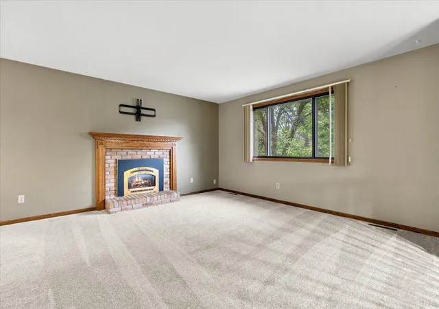 Photo 4 of Single family home for sale at 566 Donegal Cir, Saint Paul, MN 55126 | MLS# 7165523 | Listing updated on 2026-10-28