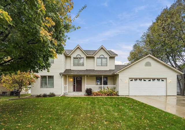 Photo 1 of Single family home for sale at 201 Douglas Dr, Glencoe, MN 55336 | MLS# 7165567 | Listing updated on 2026-10-30