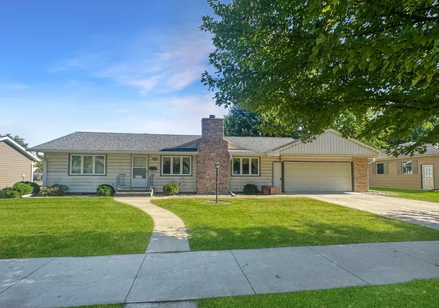 Photo 1 of Single family home for sale at 2921 Pine Ave, Slayton, MN 56172 | MLS# 7165572 | Listing updated on 2026-10-29