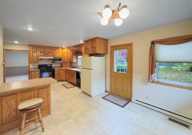 Photo 3 of Single family home for sale at 2921 Pine Ave, Slayton, MN 56172 | MLS# 7165572 | Listing updated on 2026-10-29