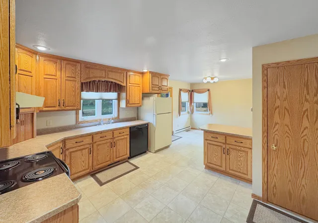 Photo 4 of Single family home for sale at 2921 Pine Ave, Slayton, MN 56172 | MLS# 7165572 | Listing updated on 2026-10-29