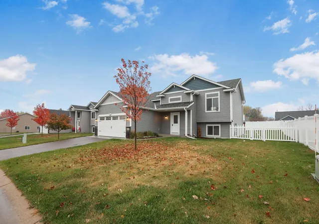 Photo 1 of Single family home for sale at 422 19th Avenue N, Sartell, MN 56377 | MLS# 7165588 | Listing updated on 2026-10-30