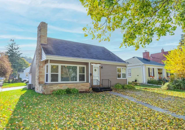 Photo 1 of Single family home for sale at 1729 N Broad St, Mankato, MN 56001 | MLS# 7165598 | Listing updated on 2026-10-30