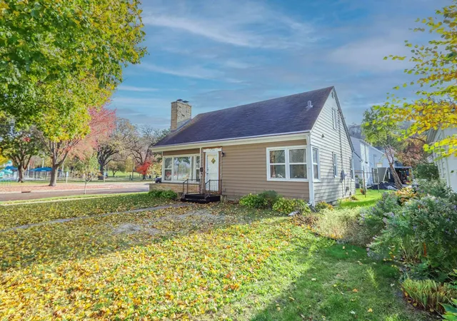 Photo 1 of Single family home for sale at 1729 N Broad St, Mankato, MN 56001 | MLS# 7165598 | Listing updated on 2026-10-30