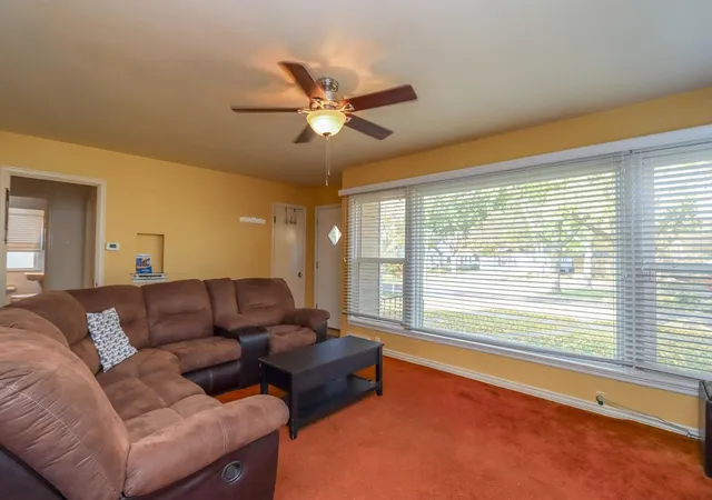 Photo 4 of Single family home for sale at 1729 N Broad St, Mankato, MN 56001 | MLS# 7165598 | Listing updated on 2026-10-30