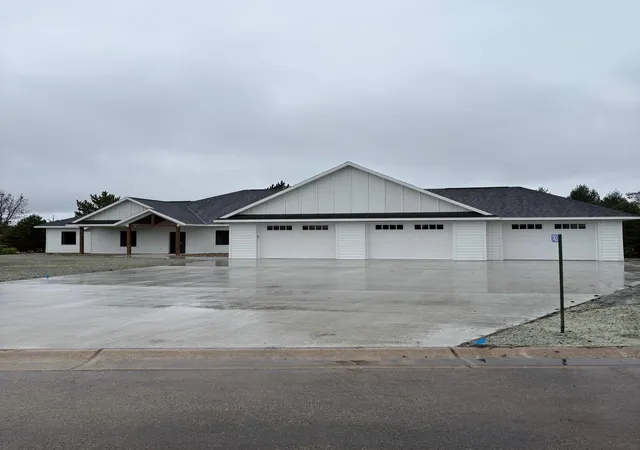 Photo 1 of Single family home for sale at 4466 Chainview Dr Nw, Alexandria, MN 56308 | MLS# 7165604 | Listing updated on 2026-10-29