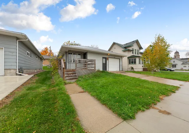 Photo 1 of Single family home for sale at 109 4th Street, Jackson, MN 56143 | MLS# 7165642 | Listing updated on 2026-10-29
