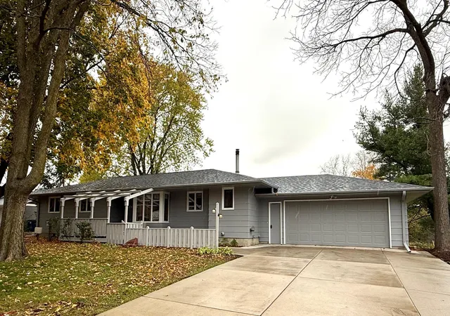 Photo 2 of Single family home for sale at 400 Ivanhoe Ave, Northfield, MN 55057 | MLS# 7165657 | Listing updated on 2026-10-29