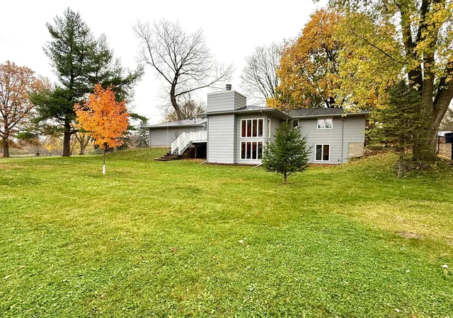 Photo 4 of Single family home for sale at 400 Ivanhoe Ave, Northfield, MN 55057 | MLS# 7165657 | Listing updated on 2026-10-29