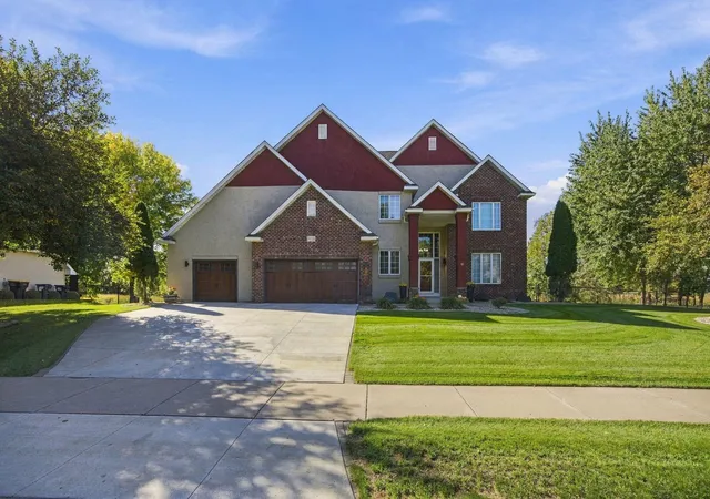 Single family home for sale at 6228 Oxford Rd S, Shakopee, MN 55379 | MLS# 7165696