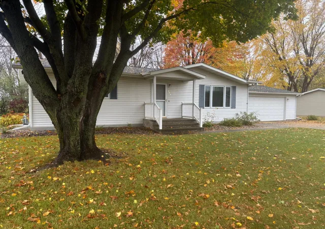 Photo 2 of Single family home for sale at 704 19th Street S, Benson, MN 56215 | MLS# 7165703 | Listing updated on 2026-10-28