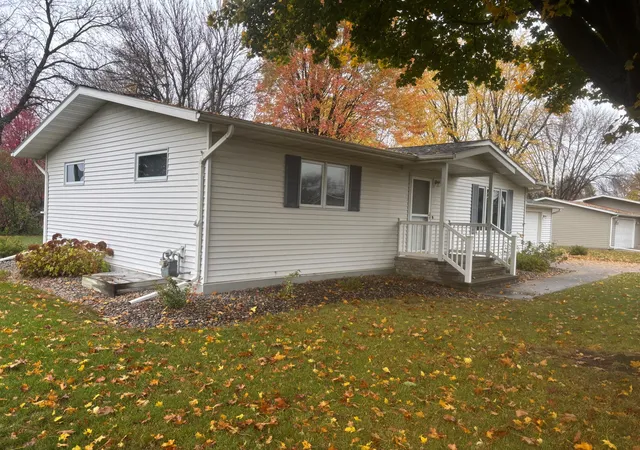 Photo 3 of Single family home for sale at 704 19th Street S, Benson, MN 56215 | MLS# 7165703 | Listing updated on 2026-10-28
