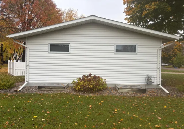 Photo 4 of Single family home for sale at 704 19th Street S, Benson, MN 56215 | MLS# 7165703 | Listing updated on 2026-10-28