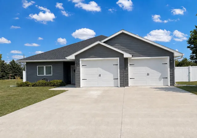 Photo 1 of Single family home for sale at 1122 Crystal Lake Dr, Lake Crystal, MN 56055 | MLS# 7165729 | Listing updated on 2026-10-28