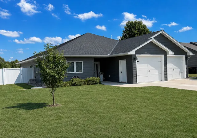 Photo 2 of Single family home for sale at 1122 Crystal Lake Dr, Lake Crystal, MN 56055 | MLS# 7165729 | Listing updated on 2026-10-28