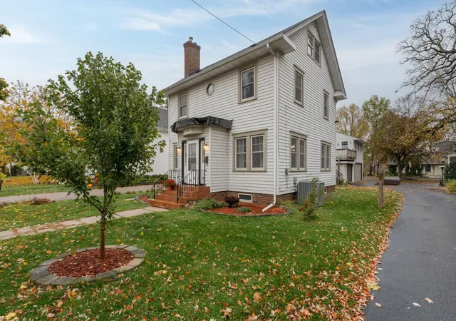 Photo 2 of Single family home for sale at 805 Baker Ave, Mankato, MN 56001 | MLS# 7165741 | Listing updated on 2026-10-28