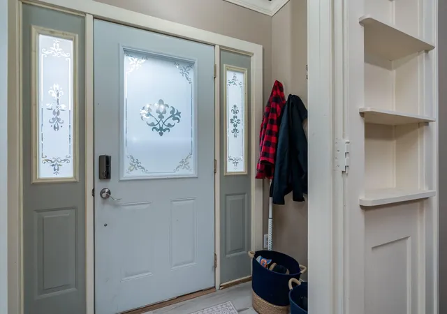 Photo 3 of Single family home for sale at 805 Baker Ave, Mankato, MN 56001 | MLS# 7165741 | Listing updated on 2026-10-28