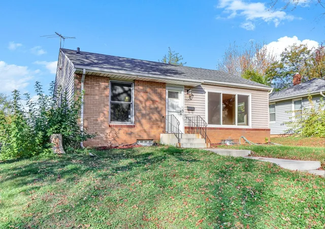 Photo 1 of Single family home for sale at 1629 Hazel St N, Saint Paul, MN 55119 | MLS# 7165749 | Listing updated on 2026-10-28