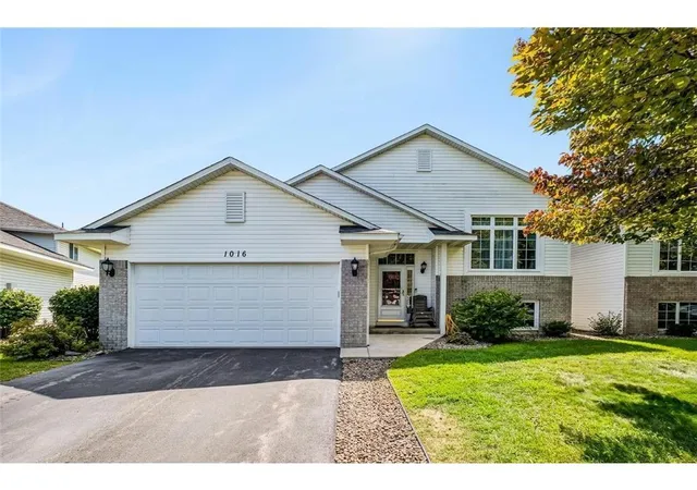 Photo 1 of Single family home for sale at 1016 Lilac Ct, Shakopee, MN 55379 | MLS# 7165763 | Listing updated on 2026-10-28