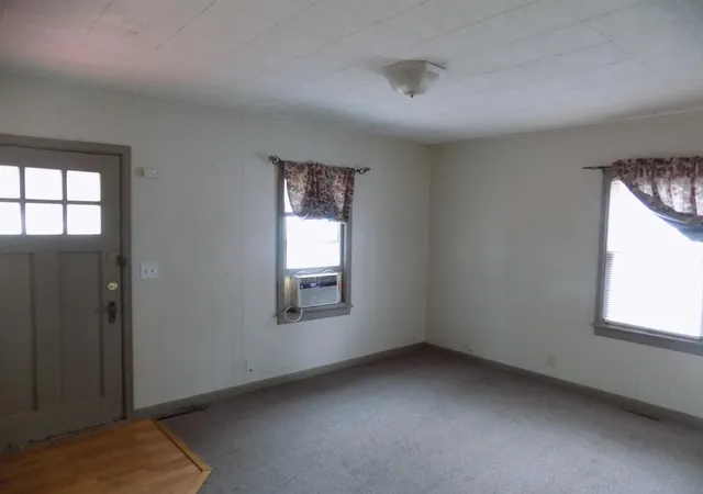 Photo 2 of Single family home for sale at 709 4th Avenue N, Lakefield, MN 56150 | MLS# 7165799 | Listing updated on 2026-10-28