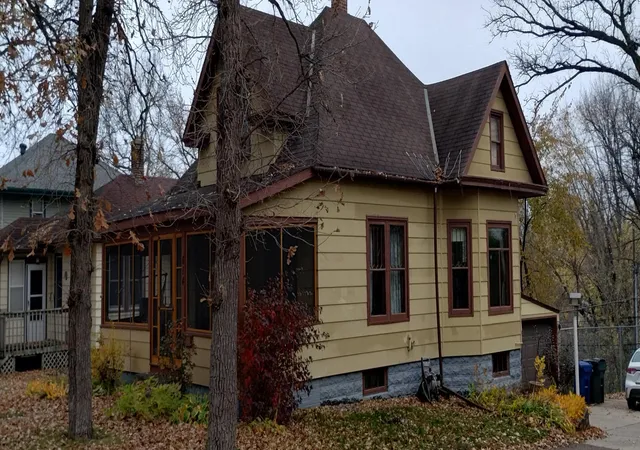 Photo 2 of Single family home for sale at 614 N Cleveland Ave, Fergus Falls, MN 56537 | MLS# 7165945 | Listing updated on 2026-10-29