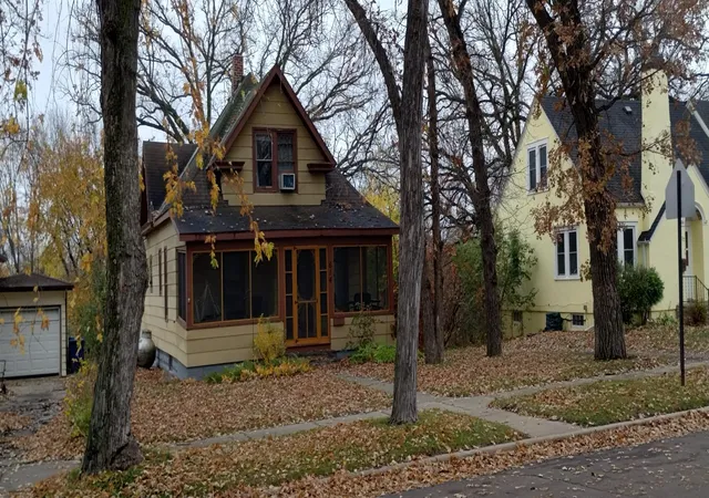 Photo 3 of Single family home for sale at 614 N Cleveland Ave, Fergus Falls, MN 56537 | MLS# 7165945 | Listing updated on 2026-10-29