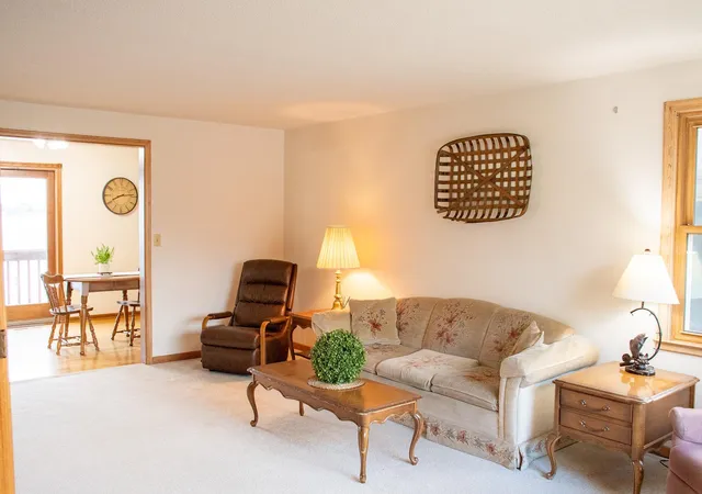 Photo 4 of Single family home for sale at 913 W Lake Ave, Worthington, MN 56187 | MLS# 7165953 | Listing updated on 2026-10-29