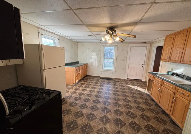 Photo 4 of Single family home for sale at 611 Freeborn Ave, Albert Lea, MN 56007 | MLS# 7165997 | Listing updated on 2026-10-30
