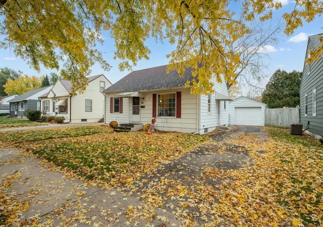 Single family home for sale at 812 15th Avenue NE, Rochester, MN 55906 | MLS# 7165999