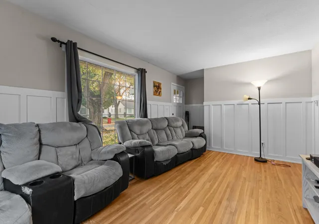 Photo 1 of Single family home for sale at 812 15th Avenue NE, Rochester, MN 55906 | MLS# 7165999 | Listing updated on 2026-10-29