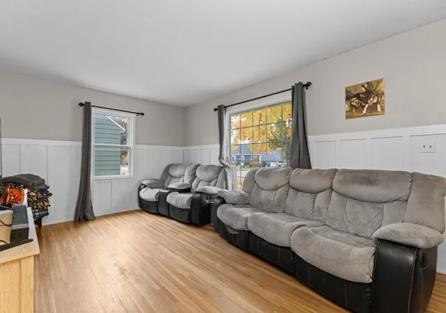 Photo 2 of Single family home for sale at 812 15th Avenue NE, Rochester, MN 55906 | MLS# 7165999 | Listing updated on 2026-10-29