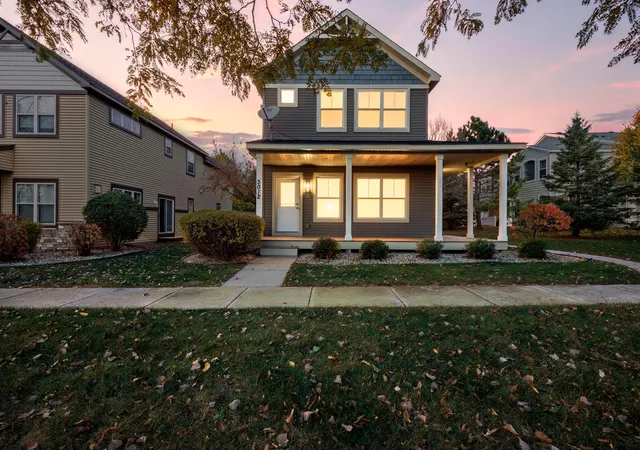 Photo 1 of Single family home for sale at 3012 Cottage Ln N, Saint Paul, MN 55109 | MLS# 7166013 | Listing updated on 2026-10-30