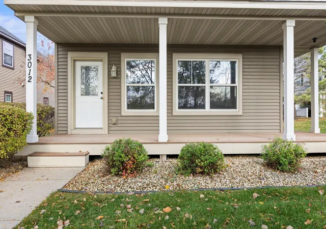 Photo 2 of Single family home for sale at 3012 Cottage Ln N, Saint Paul, MN 55109 | MLS# 7166013 | Listing updated on 2026-10-30