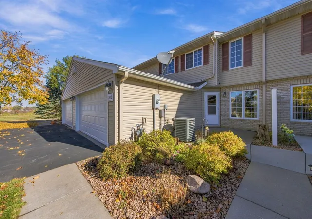 Photo 1 of Single family home for sale at 202 E Orchard St, Belle Plaine, MN 56011 | MLS# 7166032 | Listing updated on 2026-10-30